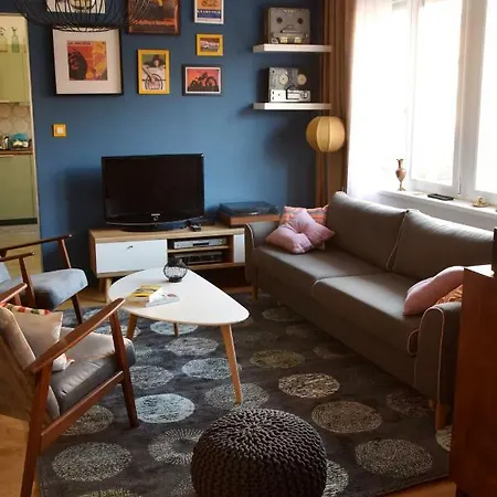 Bleak House - Bauhaus In Greener Apartment Budapest