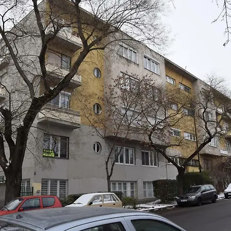 Apartment Bleak House - Bauhaus In Greener