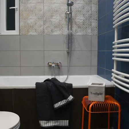 Apartment Bleak House - Bauhaus In Greener